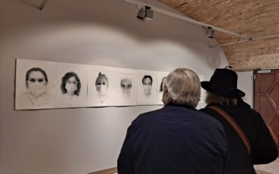 Fundación Caja Rural de Aragón inaugura la exposición Self Portrait Autorretrato Sanitario