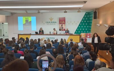 Angel Martín presentó en Caja Rural de Aragón “Por si las voces vuelven”