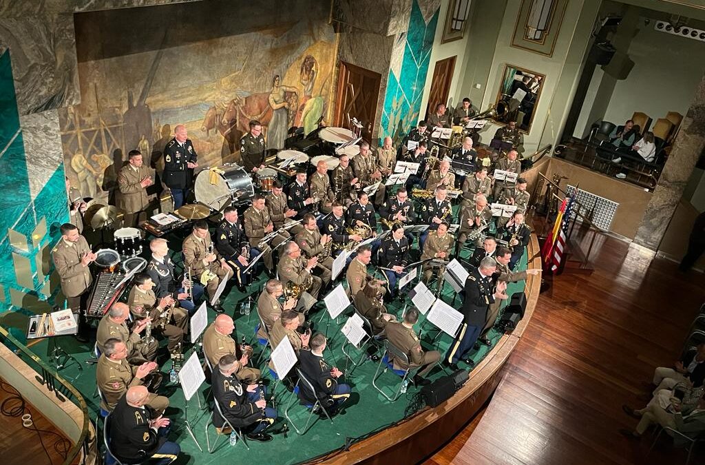 Un histórico concierto une a las bandas de la AGM y del ejército de EEUU en Caja Rural de Aragón